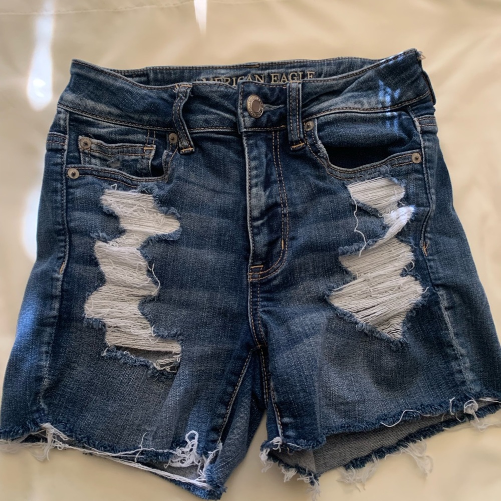 AE Jean Shorts Sz 2 Excellent condition